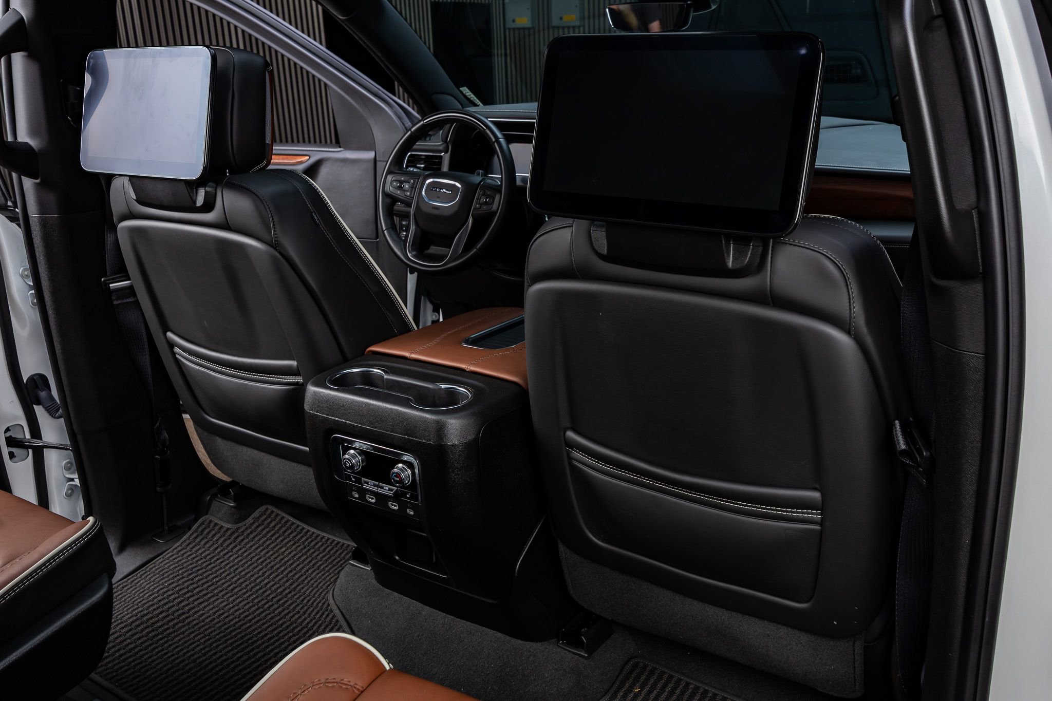 Used 2024 GMC Yukon Denali Ultimate AWD/4WD image 30