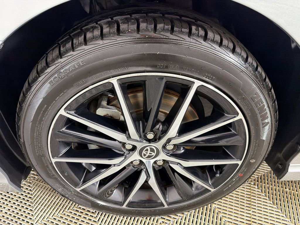 Used 2023 Toyota Camry SE image 11