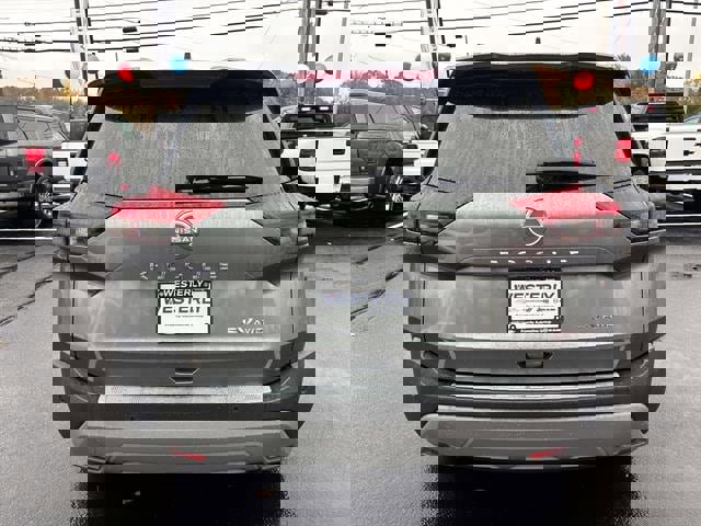 Used 2022 Nissan Rogue SV image 3