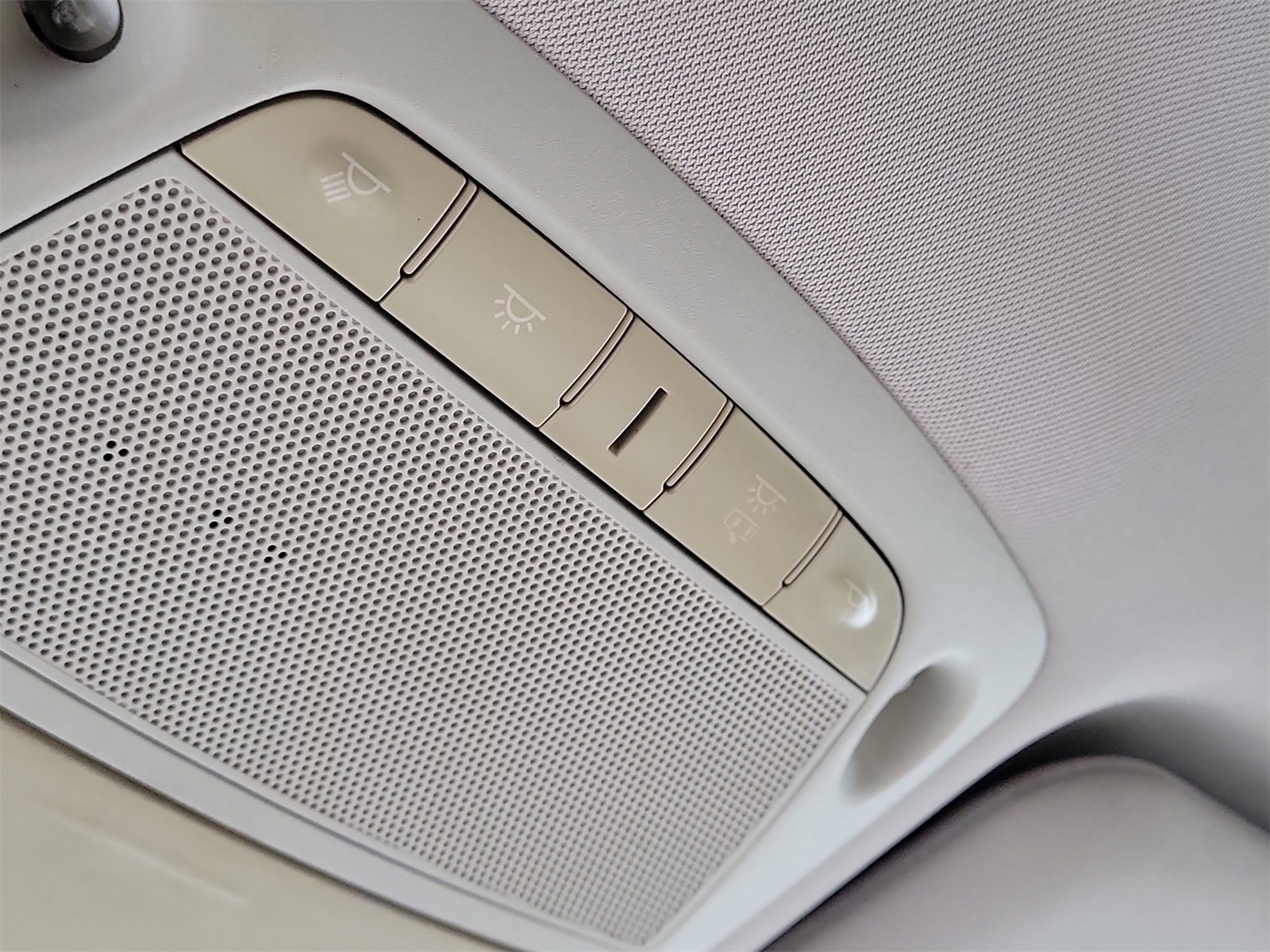 Used 2015 Nissan Rogue SV image 26