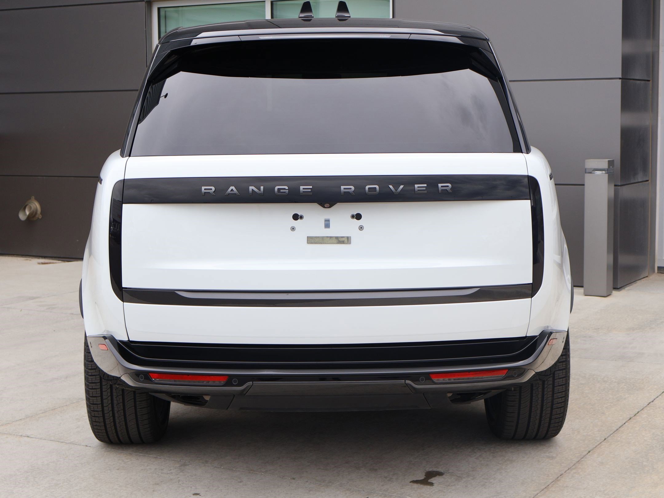 Certified 2024 Land Rover Range Rover Long Wheelbase SE image 9