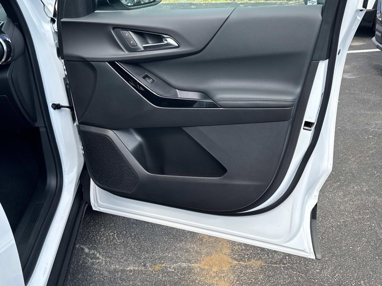 New 2026 Chevrolet Equinox LT w/ Safety and Technology Package image 11