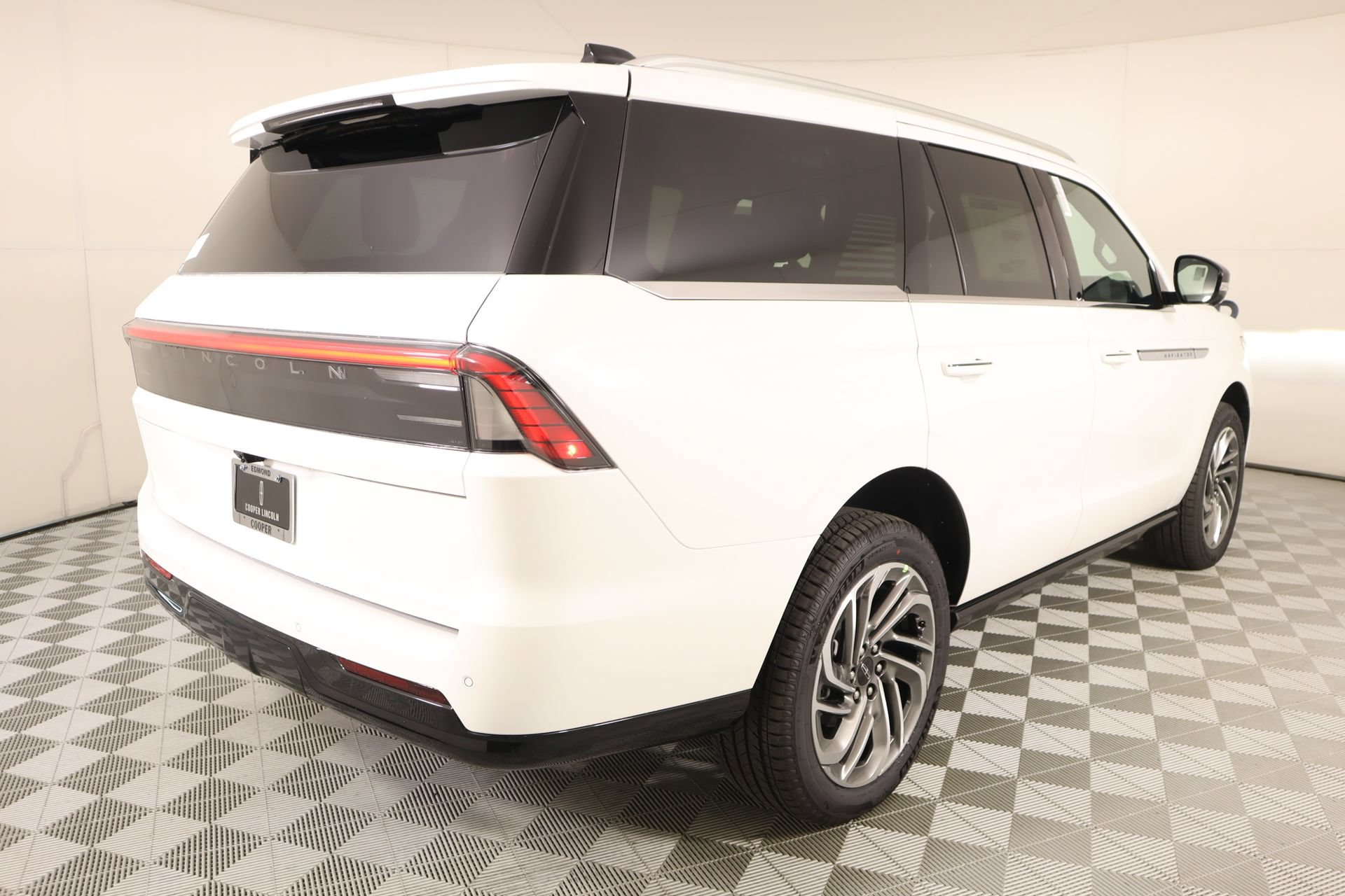 New 2026 Lincoln Navigator Reserve AWD/4WD image 22