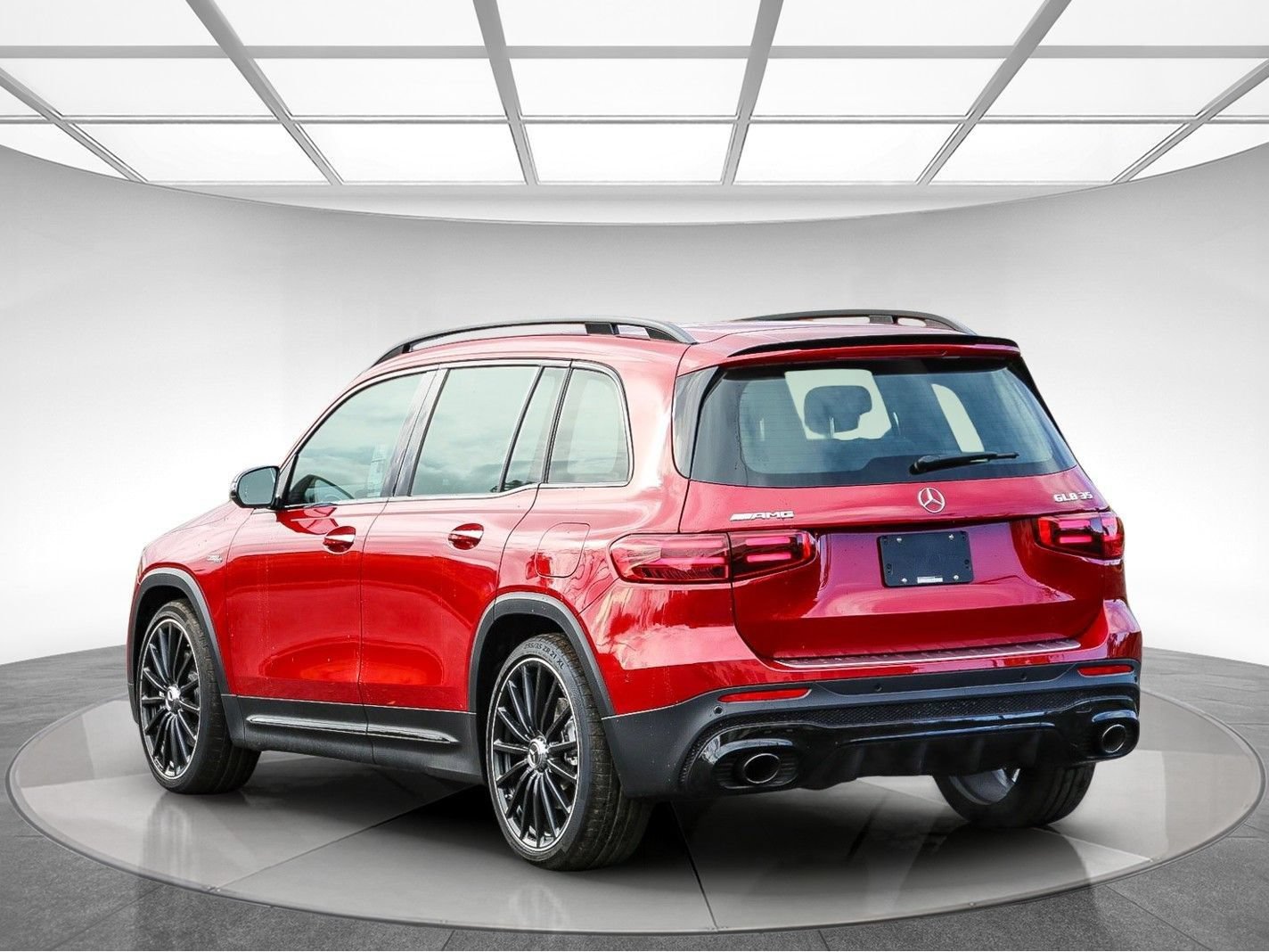 Used 2025 Mercedes-Benz GLB 35 AMG 4MATIC image 2