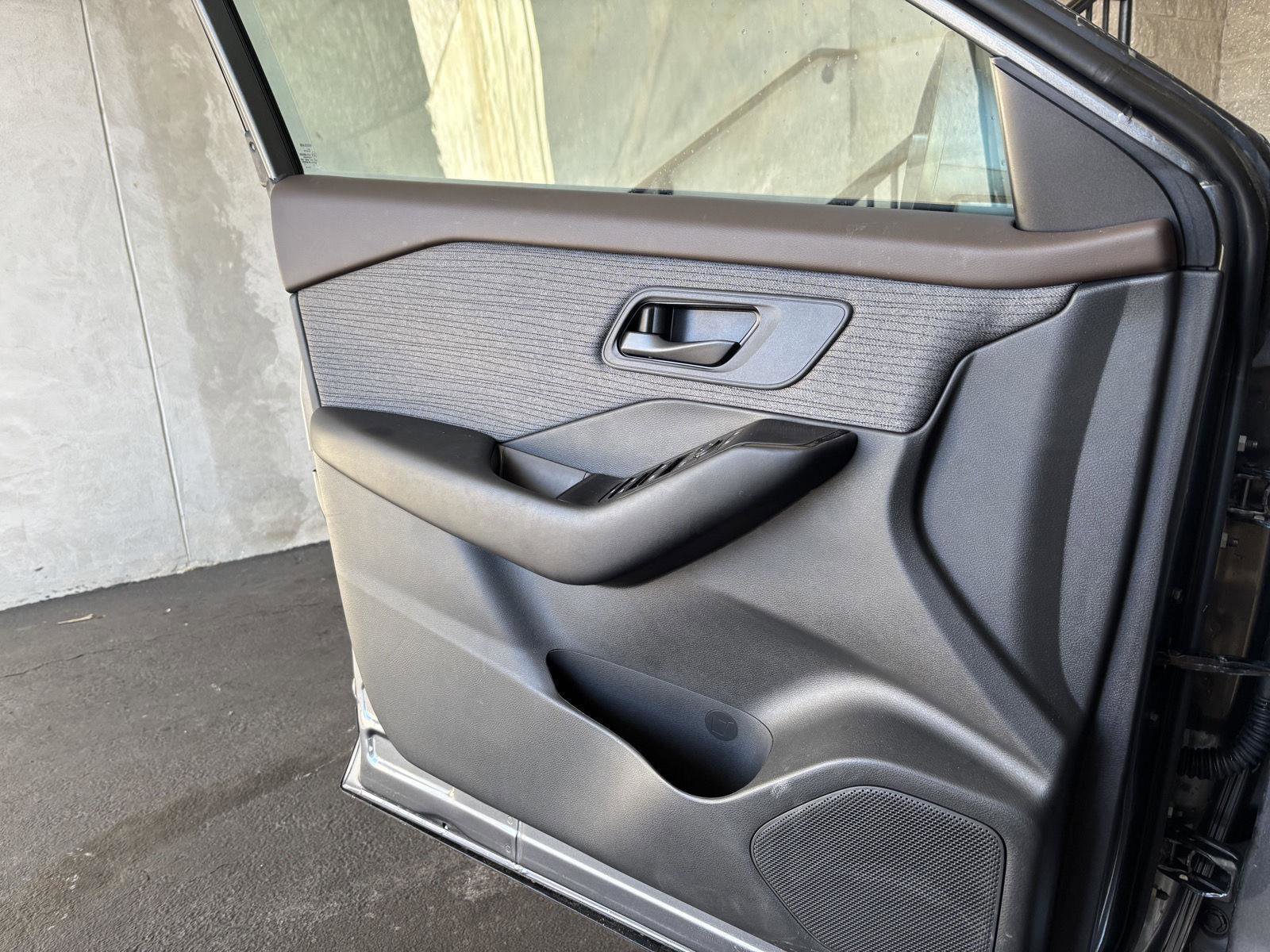 Used 2023 Nissan Rogue S image 10