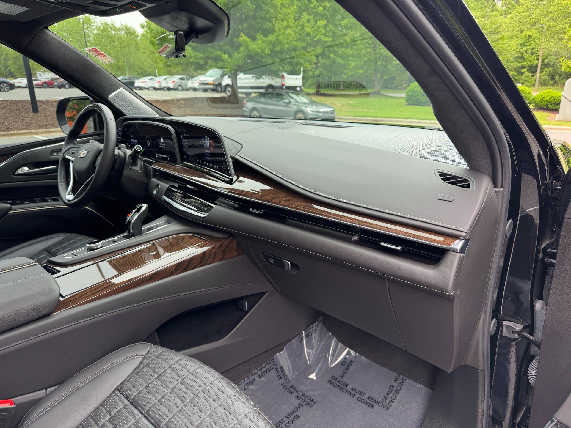 Used 2024 Cadillac Escalade ESV Sport Platinum w/ LPO, ONYX Package image 59