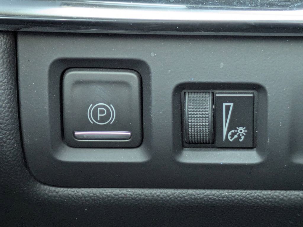 Certified 2023 Cadillac XT4 Sport w/ Cold Weather Package image 25