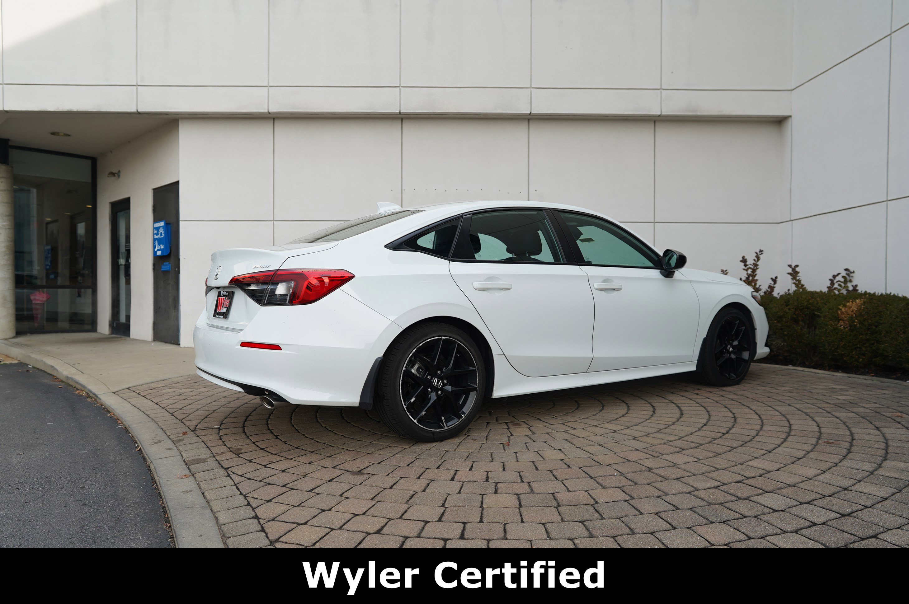 Used 2023 Honda Civic Sport image 3