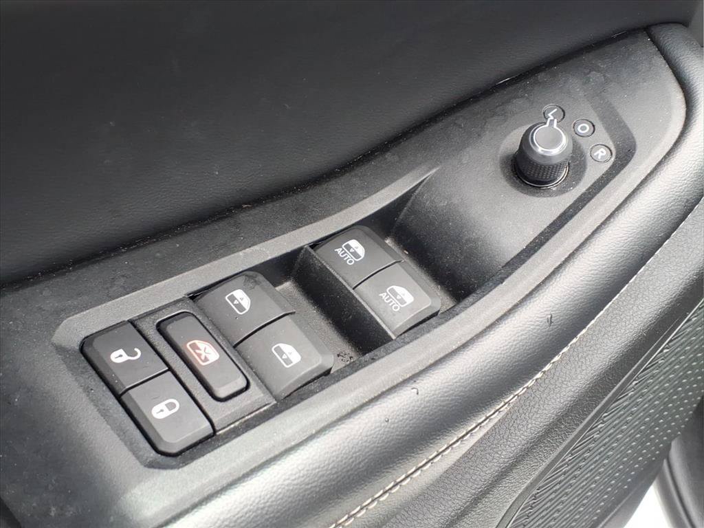 Used 2023 Jeep Grand Cherokee Limited w/ Black Appearance Package RWD image 17