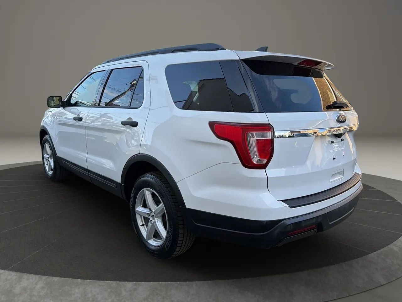 Used 2018 Ford Explorer 4WD image 7