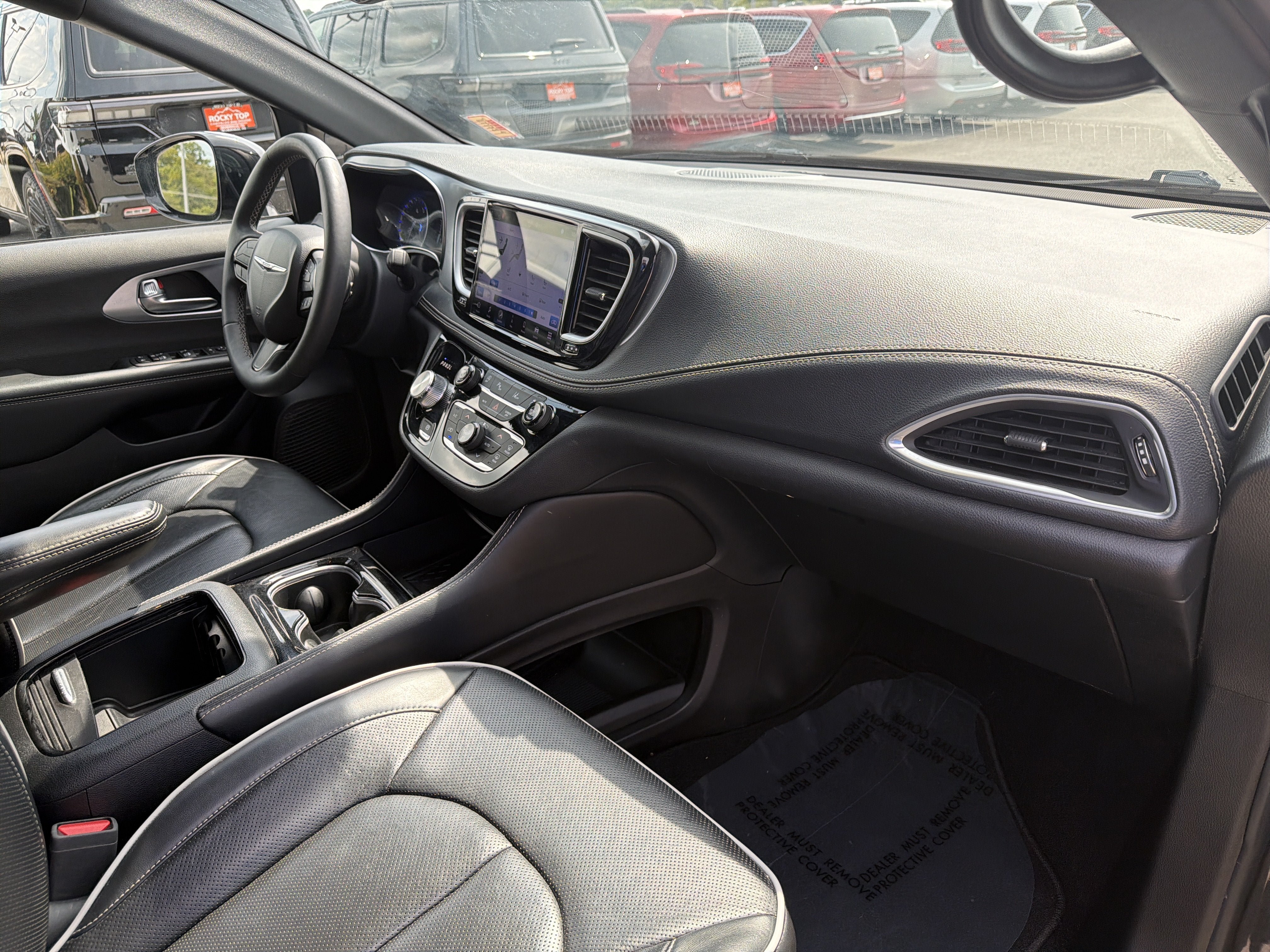 Used 2025 Chrysler Pacifica Limited FWD image 28