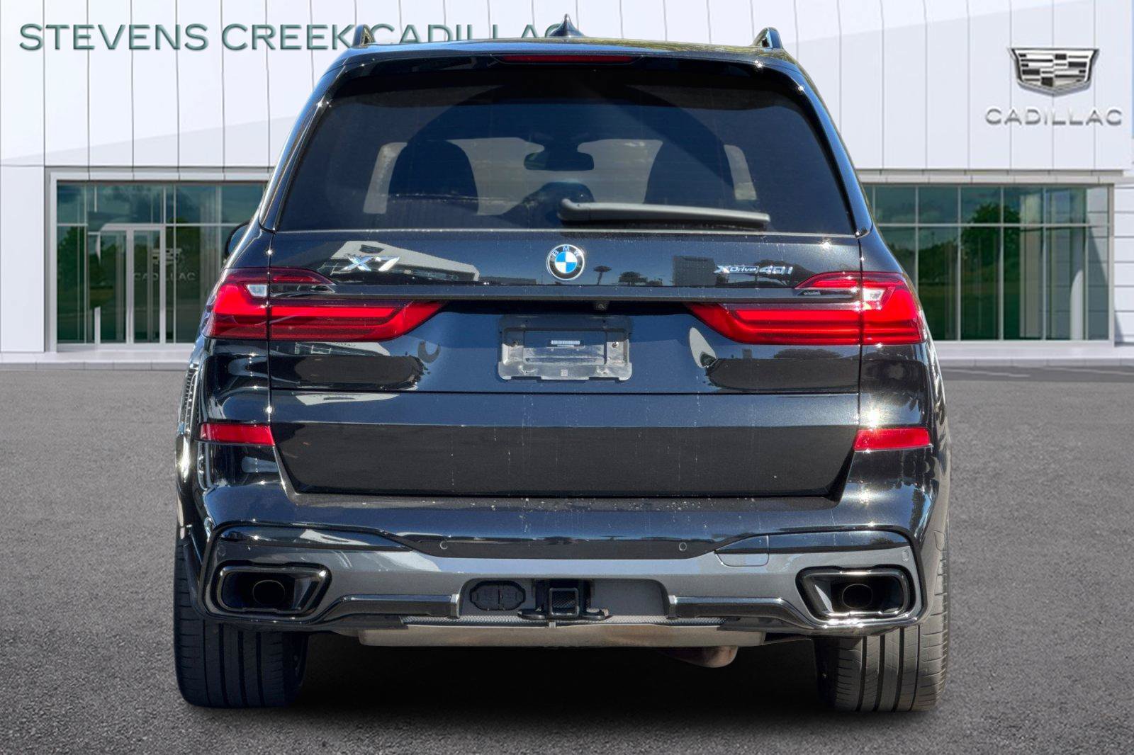 Used 2022 BMW X7 xDrive40i w/ M Sport Package AWD/4WD image 4