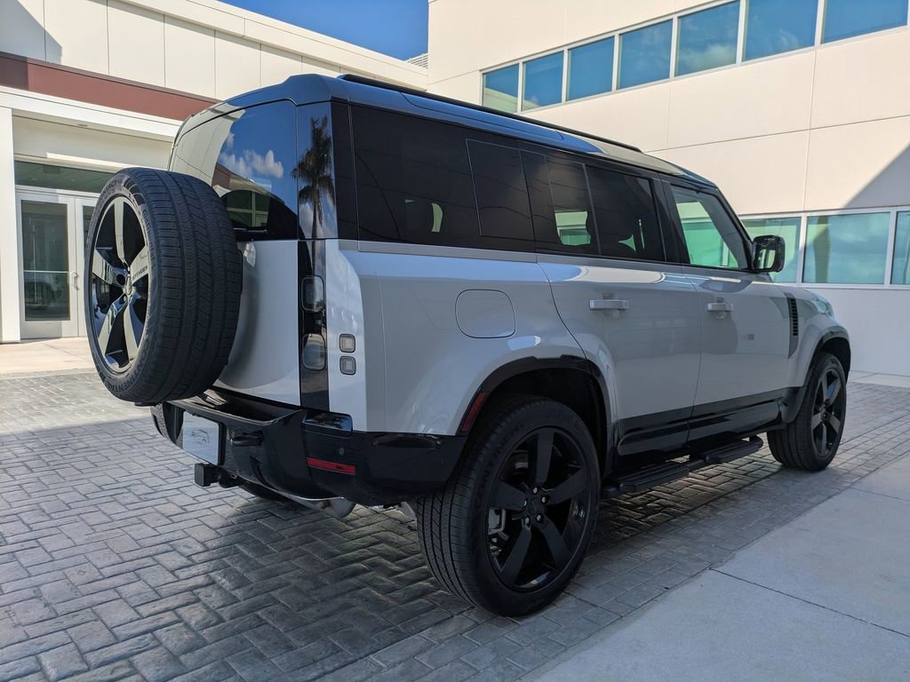 New 2026 Land Rover Defender 110 X-Dynamic SE image 4