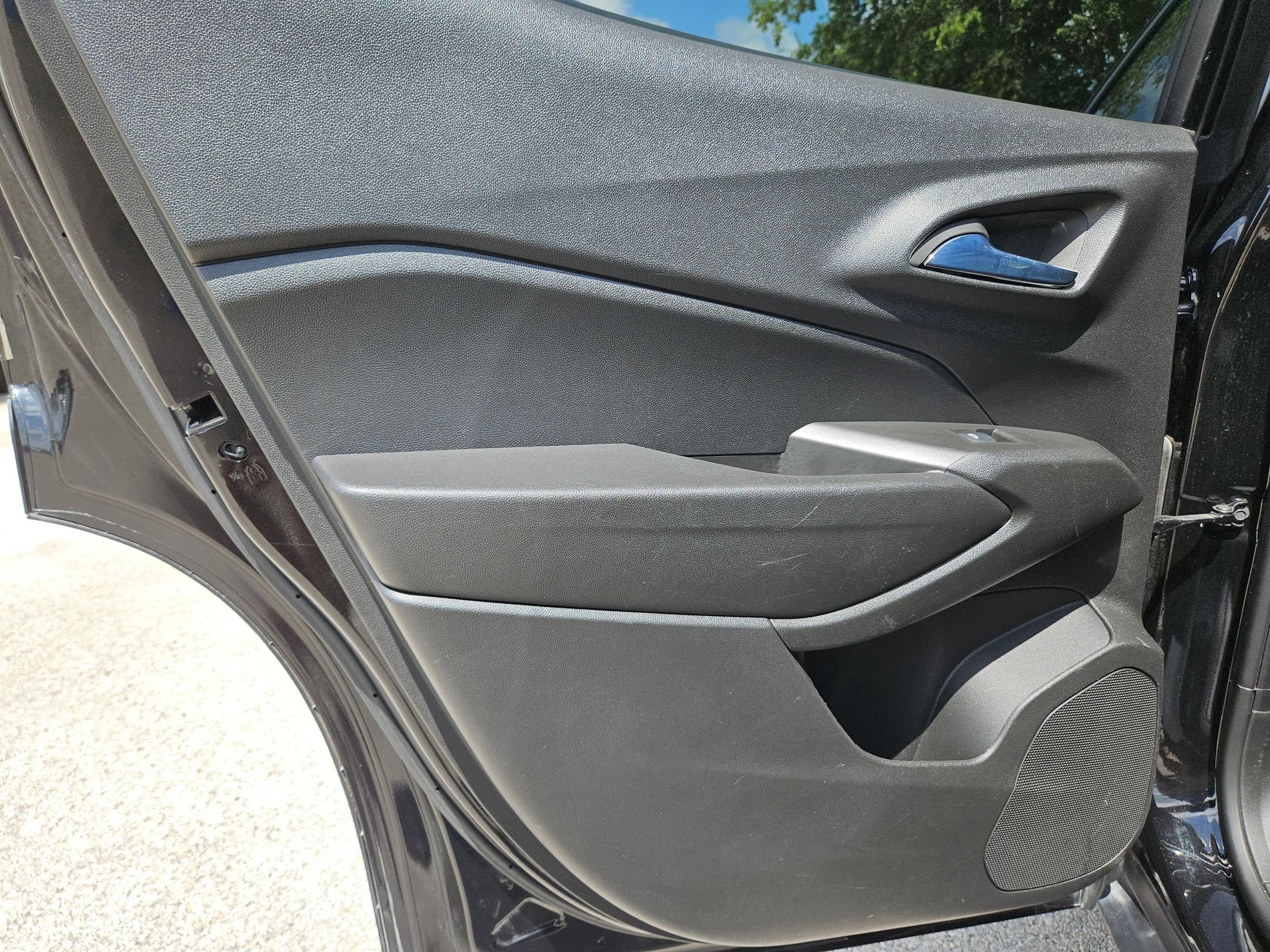 Used 2024 Chevrolet Trax RS w/ Sunroof Package FWD image 15