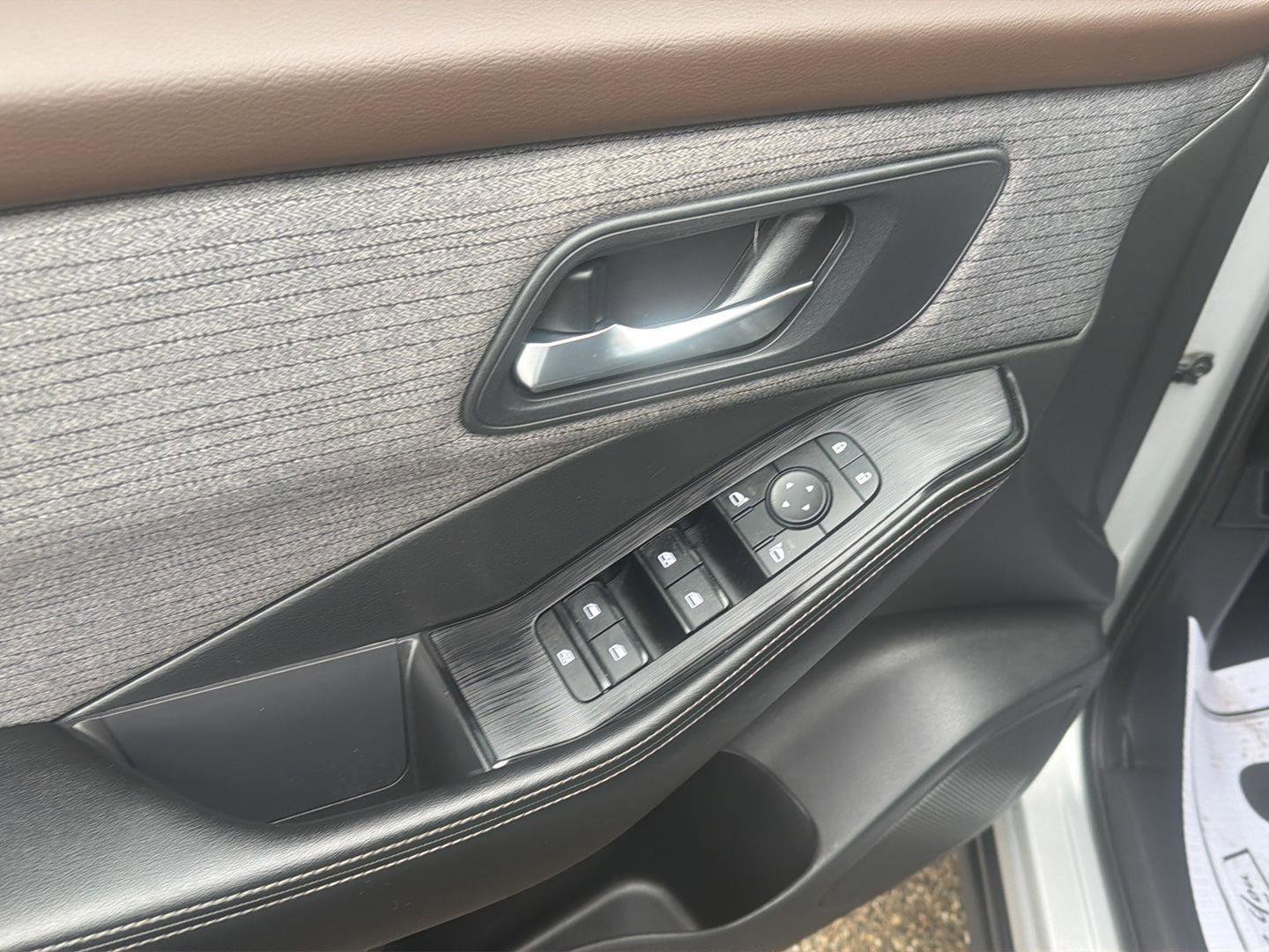 Used 2022 Nissan Rogue SV image 13