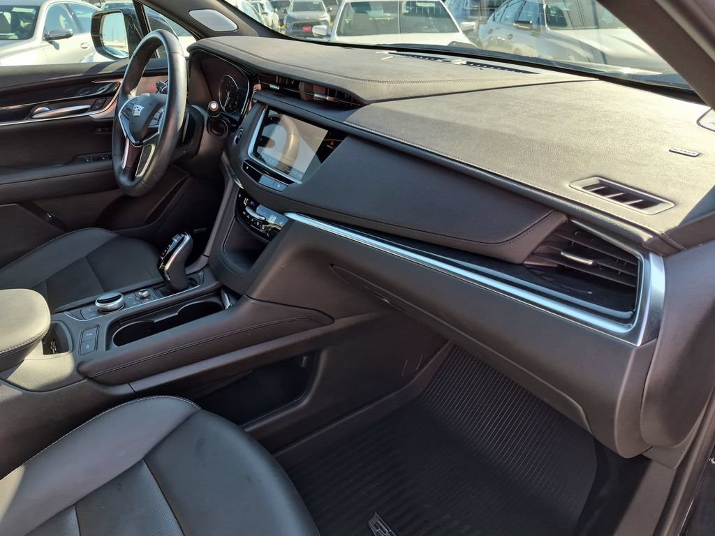 Certified 2024 Cadillac XT5 Premium Luxury w/ LPO, Floor Liner Package AWD/4WD image 32