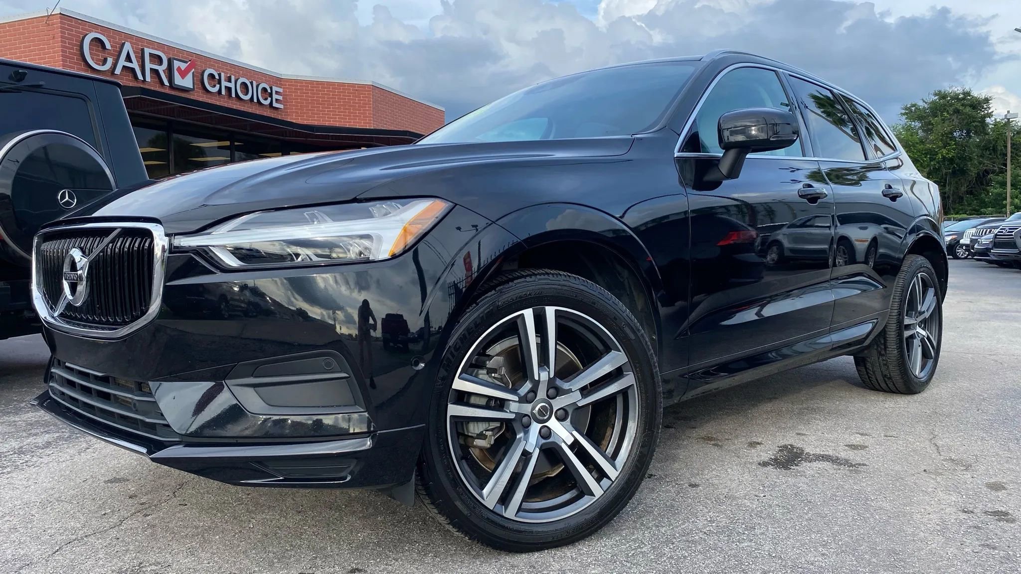 Used 2018 Volvo XC60 T6 Momentum w/ Vision Package