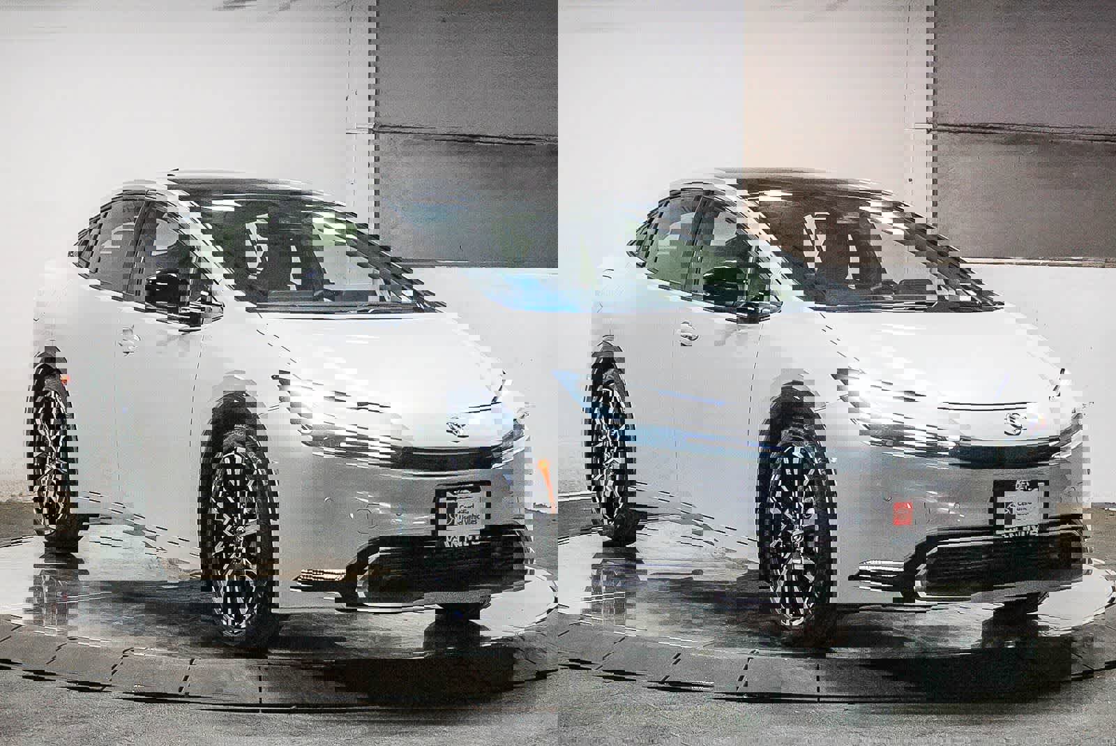 Used 2026 Toyota Prius Plug-In Hybrid image 3