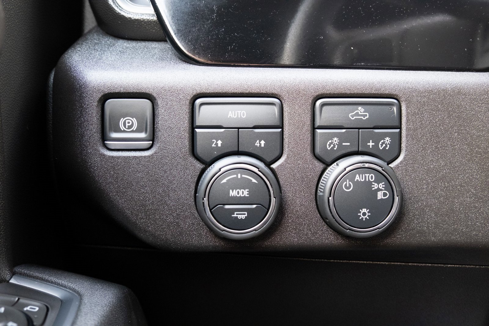 Used 2025 Chevrolet Silverado 1500 LT image 10