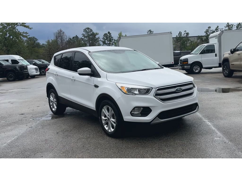 Used 2019 Ford Escape SE image 2