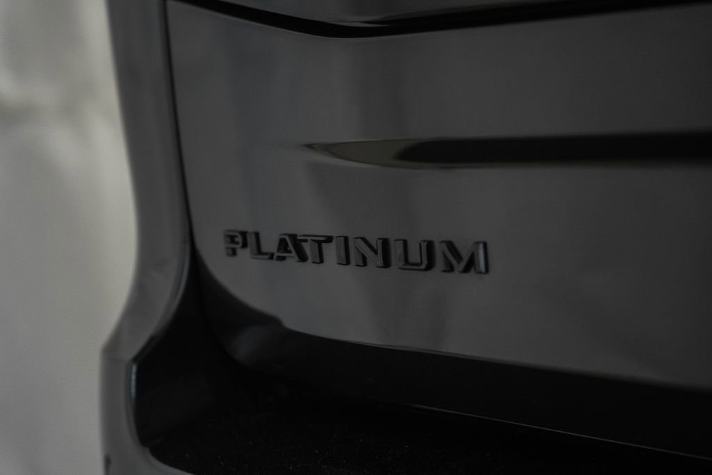 Used 2025 Ford Expedition Platinum w/ Stealth Appearance Package AWD/4WD image 7