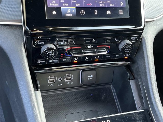 Used 2024 Jeep Grand Cherokee L Laredo w/ Luxury Tech Group I image 32