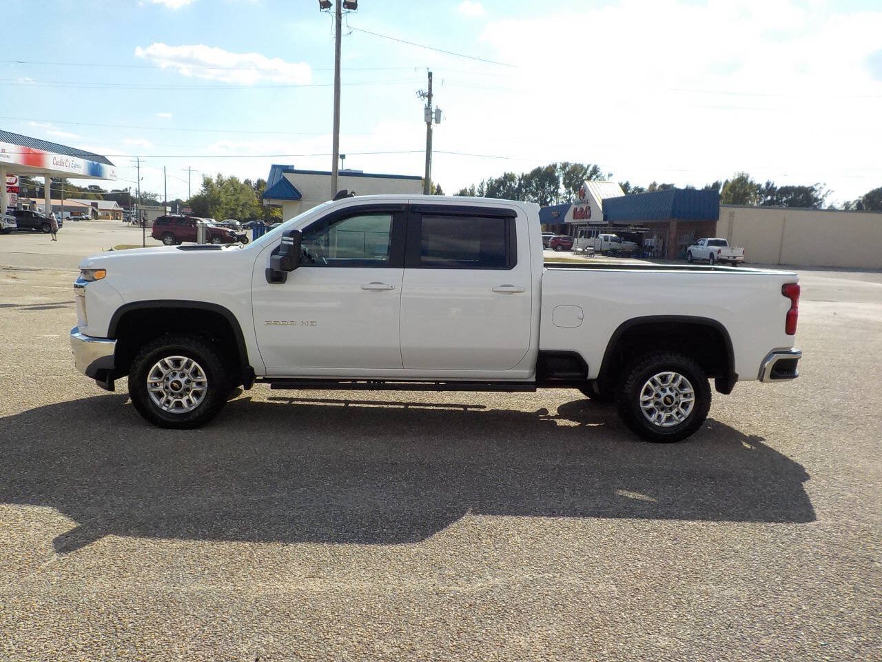 Used 2022 Chevrolet Silverado 2500 LT AWD/4WD image 2