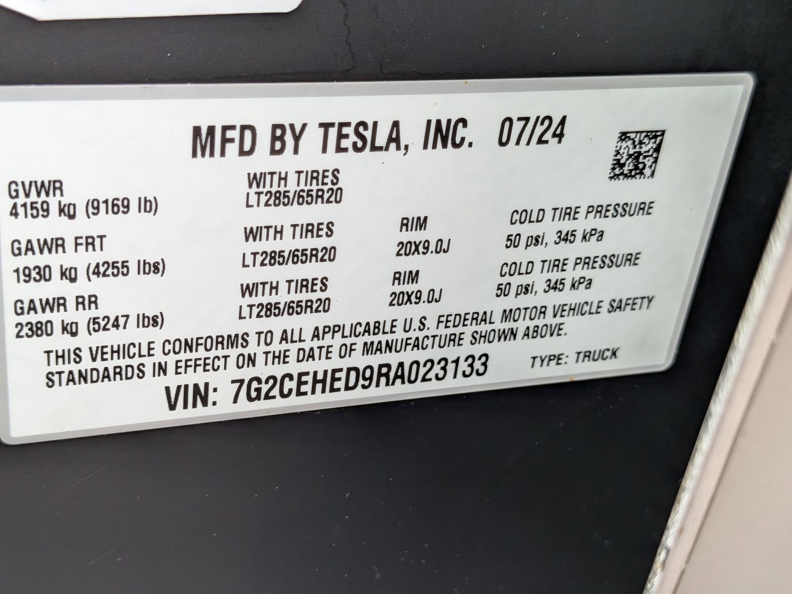 Used 2024 Tesla Cybertruck AWD Crew Cab image 40