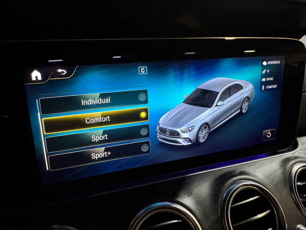 Used 2022 Mercedes-Benz E 53 AMG 4MATIC Sedan image 33