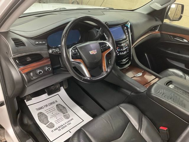 Used 2017 Cadillac Escalade ESV Luxury AWD/4WD image 6