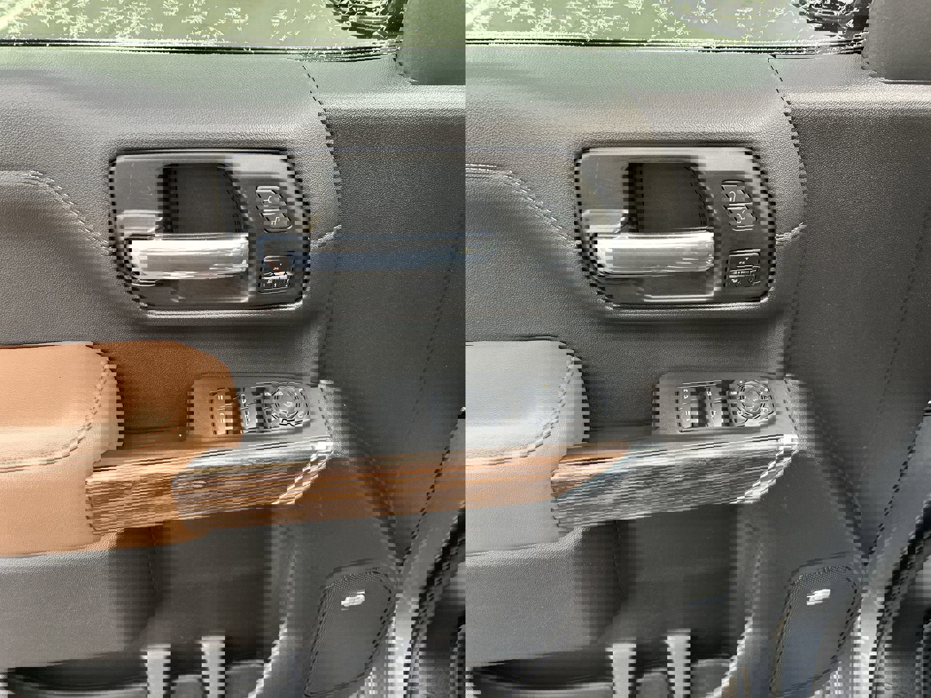 Used 2021 Chevrolet Silverado 1500 High Country w/ Safety Package II image 11