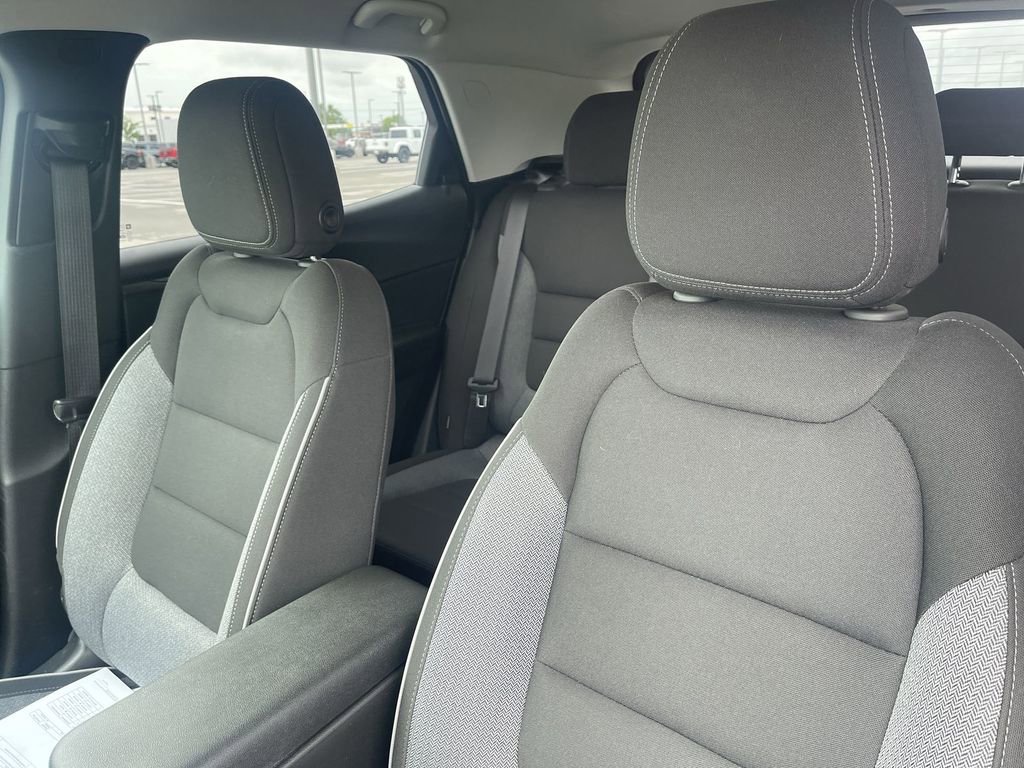 Used 2025 Chevrolet TrailBlazer LT FWD image 16