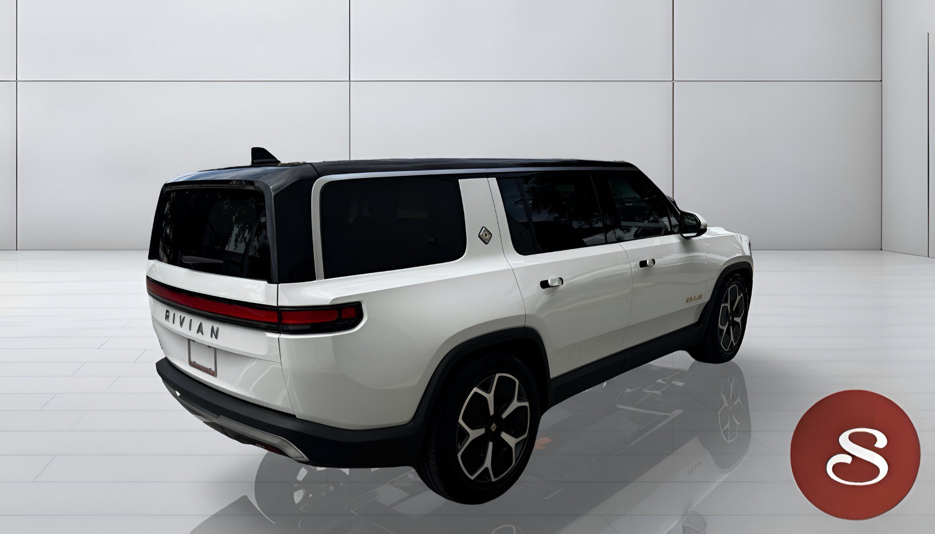 Used 2024 Rivian R1S Adventure AWD/4WD image 10