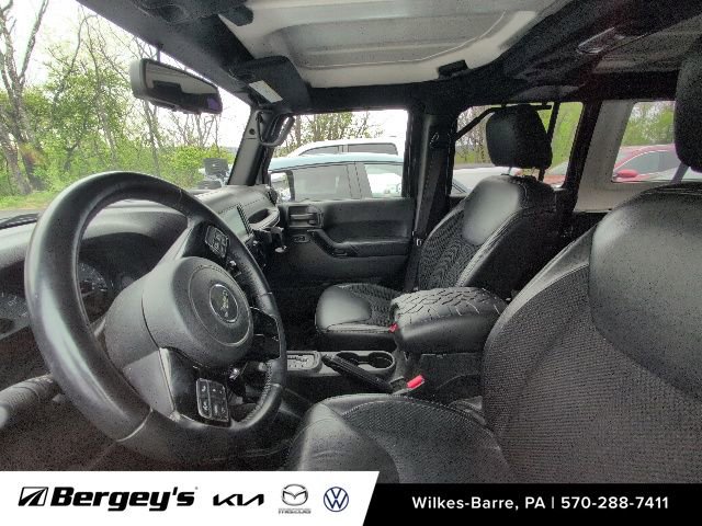 Used 2017 Jeep Wrangler Unlimited Sahara AWD/4WD image 5