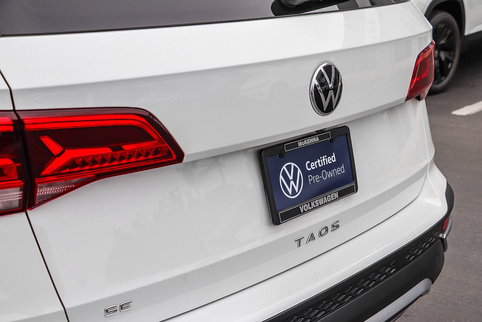 Used 2023 Volkswagen Taos SE w/ Panoramic Sunroof Package FWD image 11