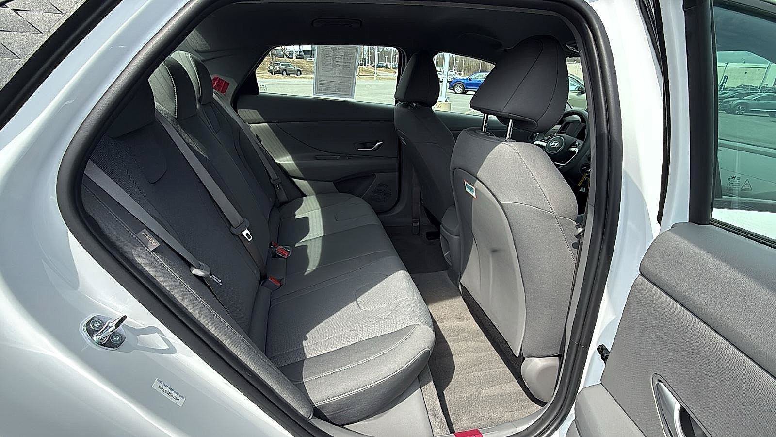 Used 2026 Hyundai Elantra SE FWD image 20