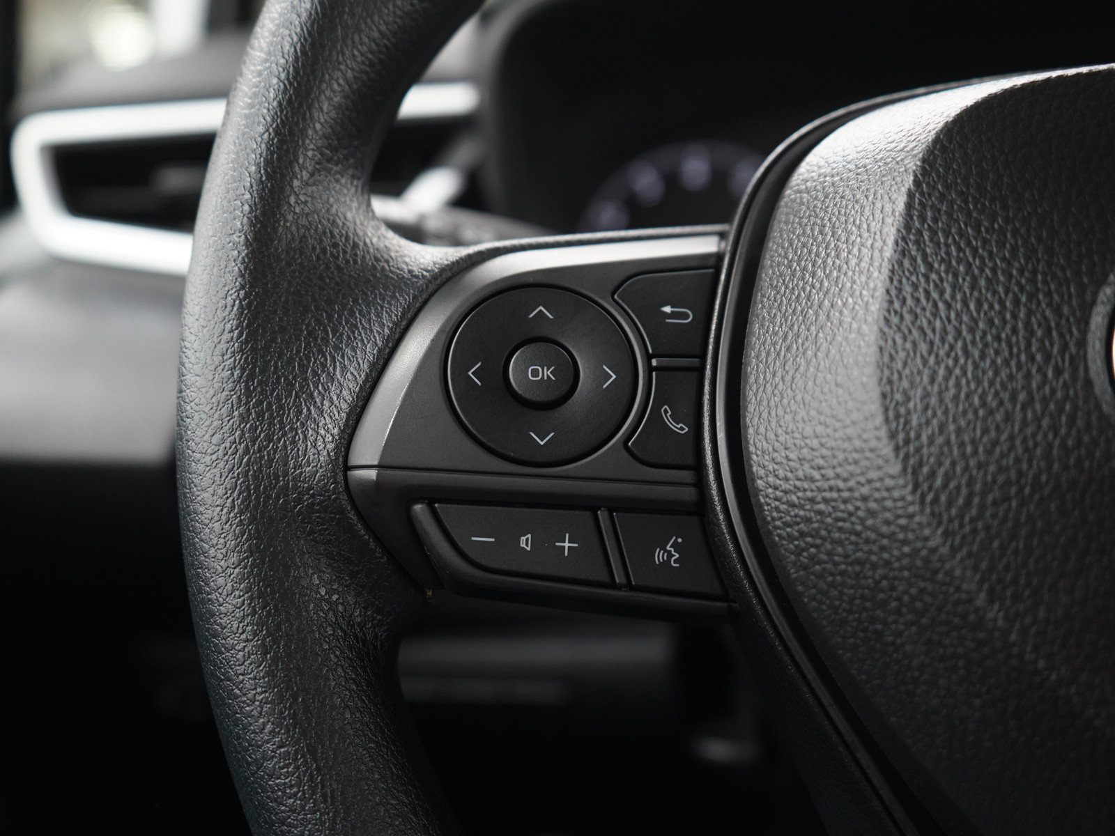 Used 2025 Toyota Corolla LE image 24