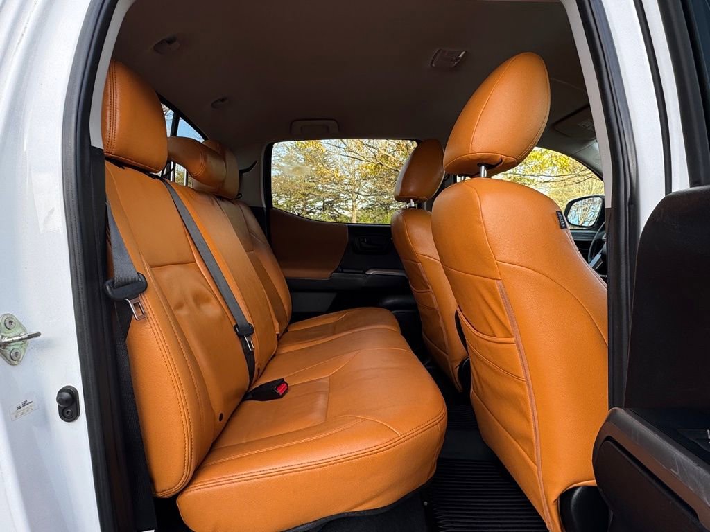 Used 2016 Toyota Tacoma SR5 w/ Towing Package image 21