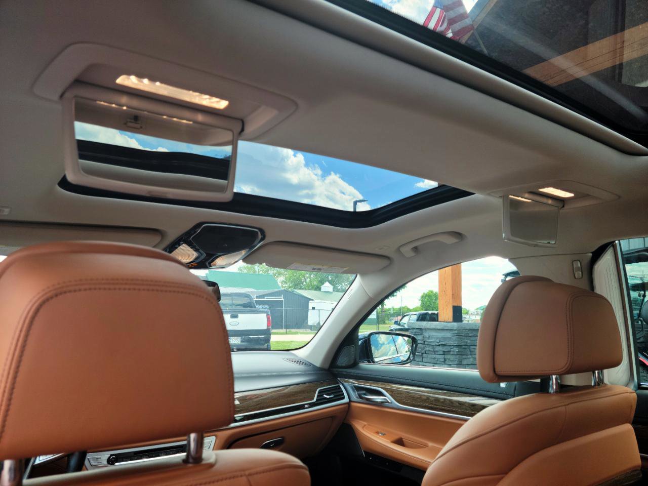 Used 2019 BMW 750i xDrive w/ Executive Package AWD/4WD image 18