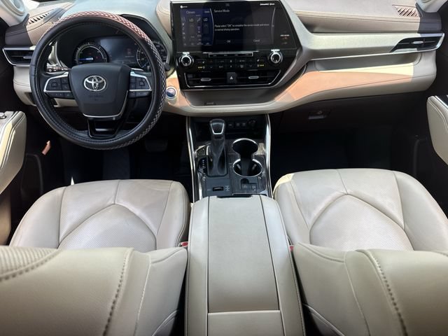 Used 2021 Toyota Highlander Limited FWD image 11