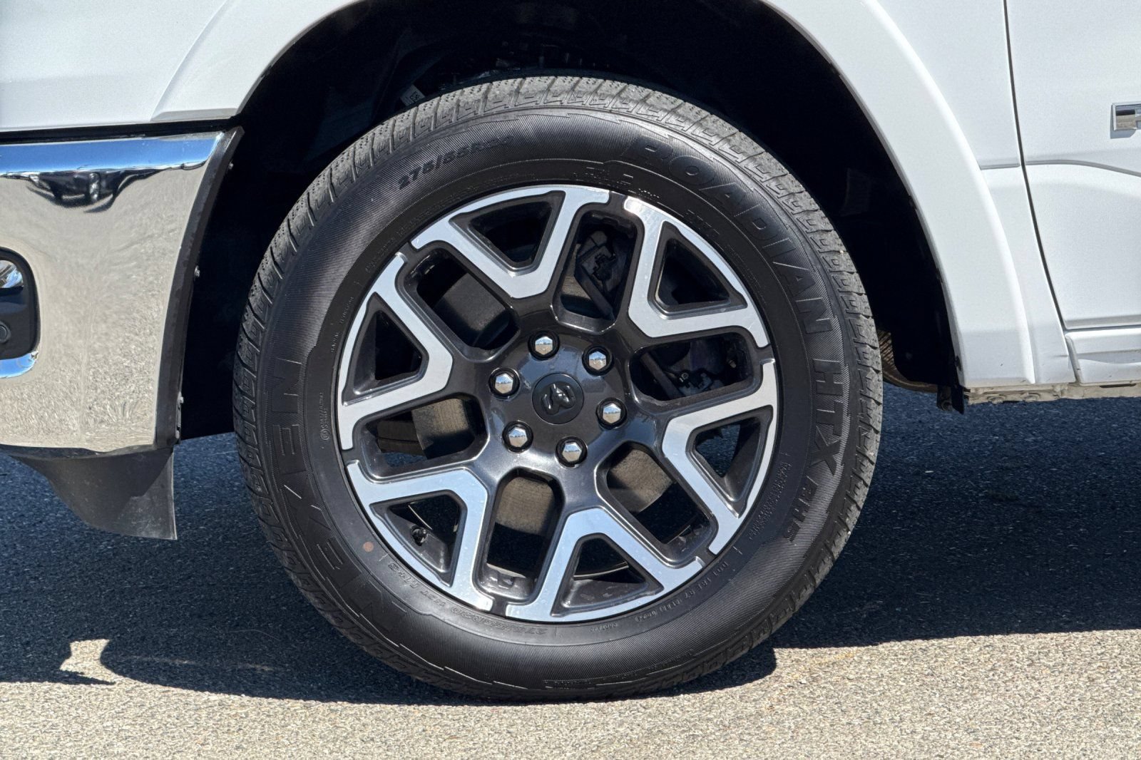 Used 2025 RAM 1500 Laramie AWD/4WD image 11