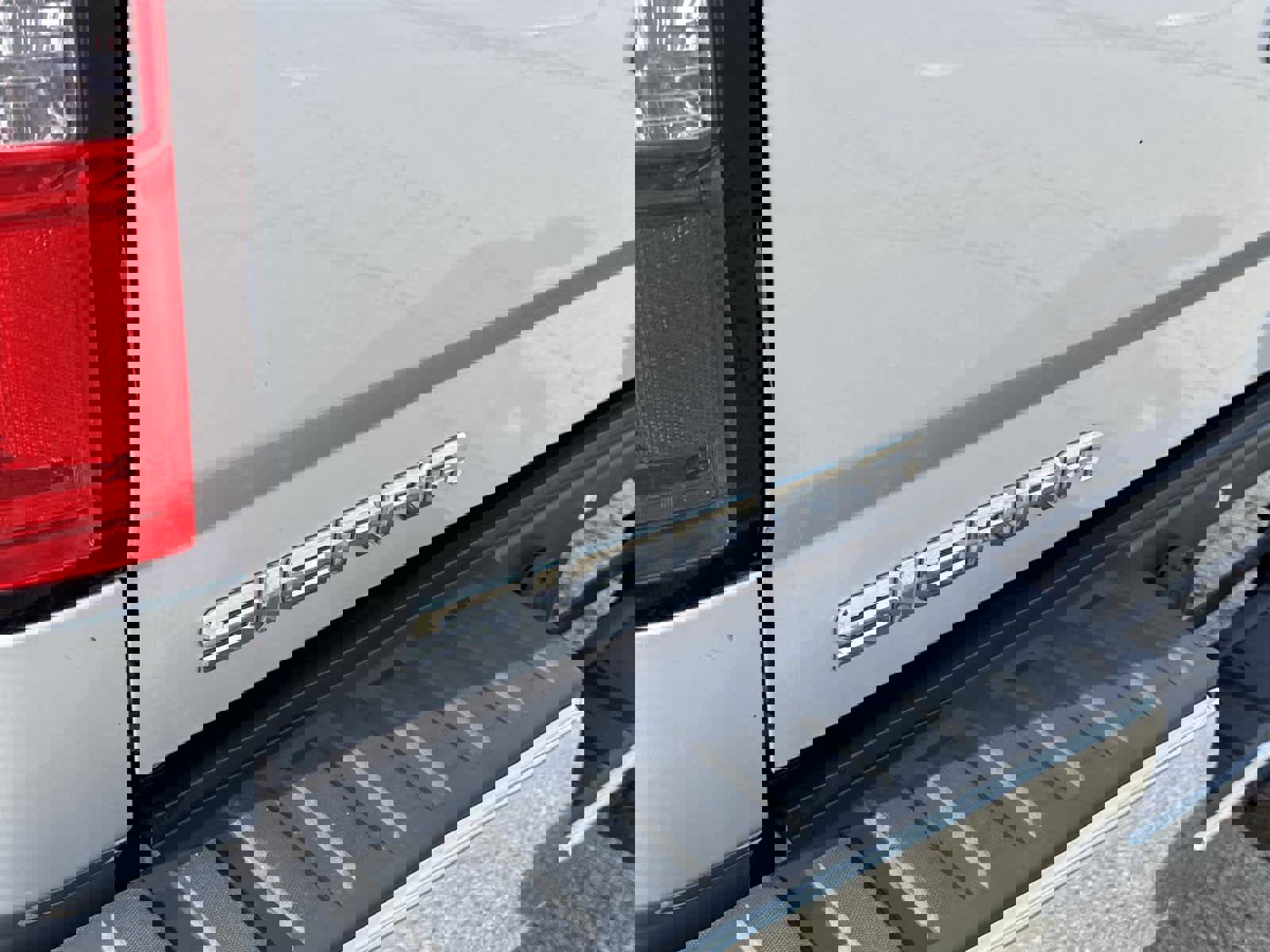 Used 2017 GMC Sierra 1500 4WD Reg Cab 133.0 w/ Sierra Convenience Package image 11