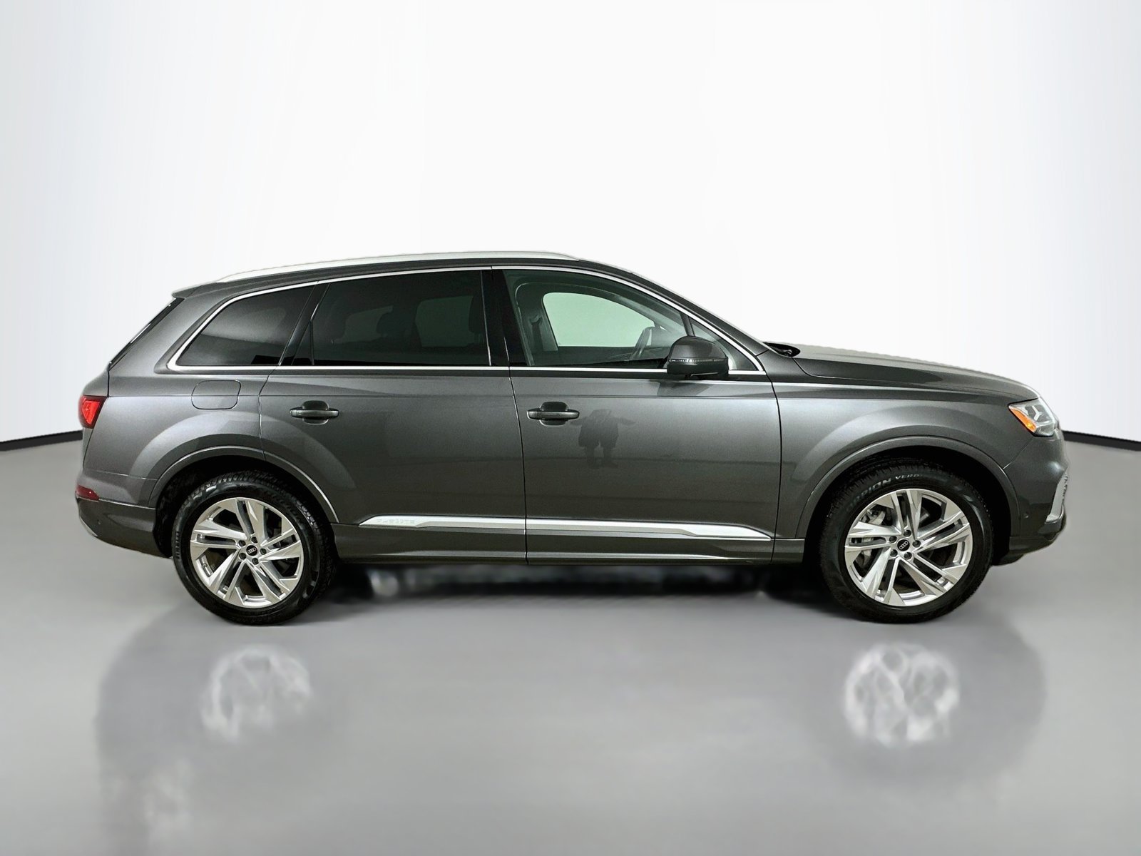 Used 2023 Audi Q7 3.0T Premium Plus AWD/4WD image 4