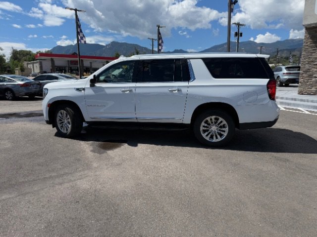 Used 2023 GMC Yukon XL SLT AWD/4WD image 12