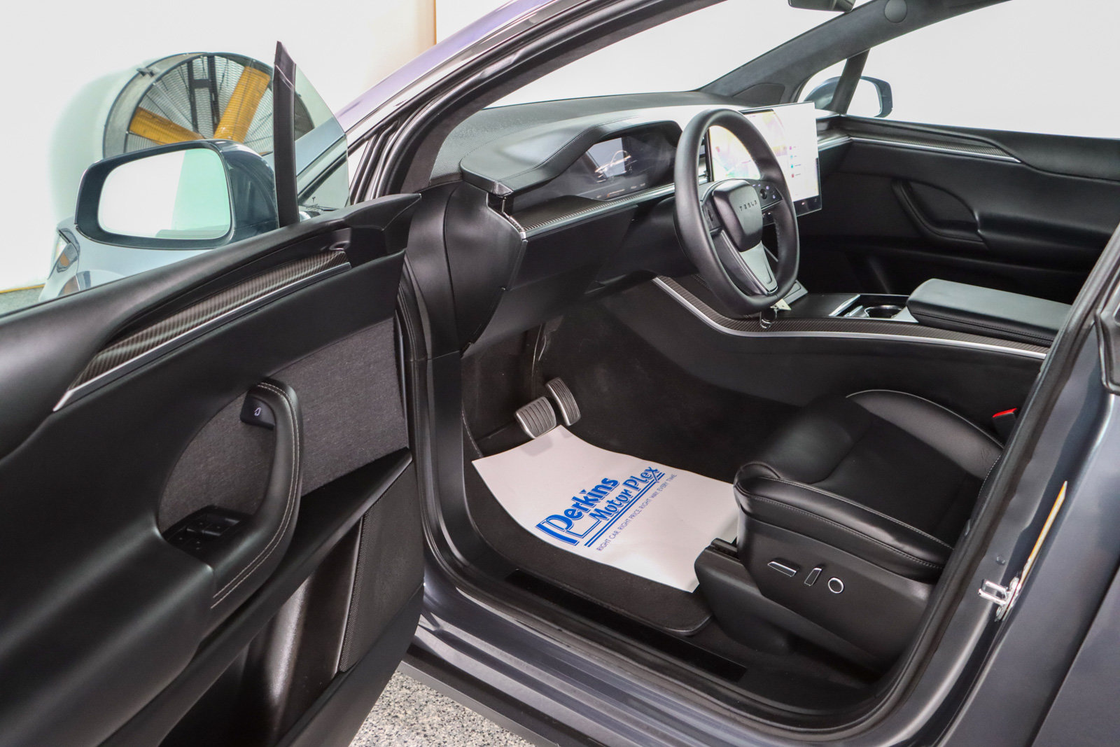 Used 2023 Tesla Model X Plaid AWD/4WD image 3