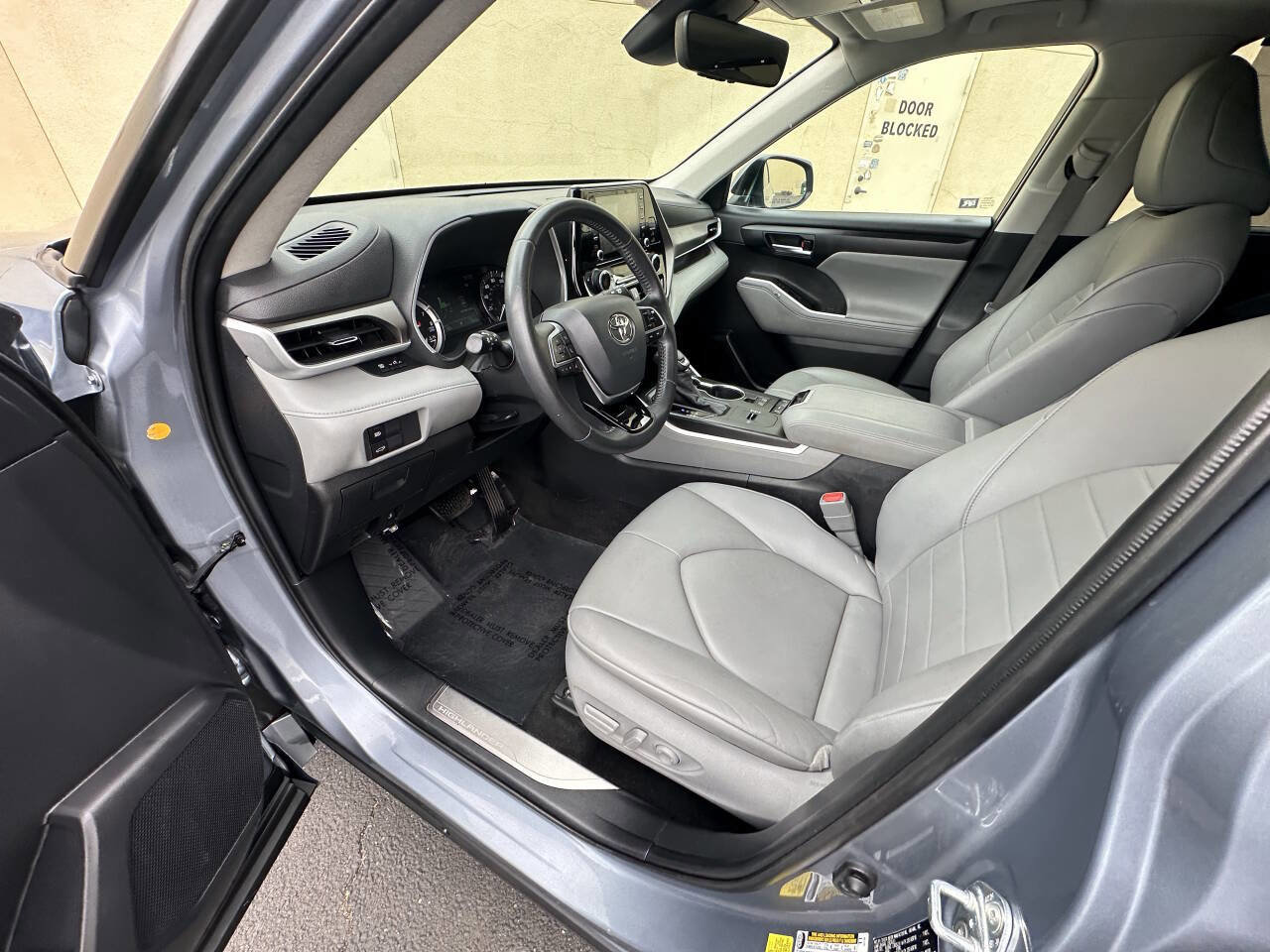 Used 2020 Toyota Highlander XLE FWD image 10