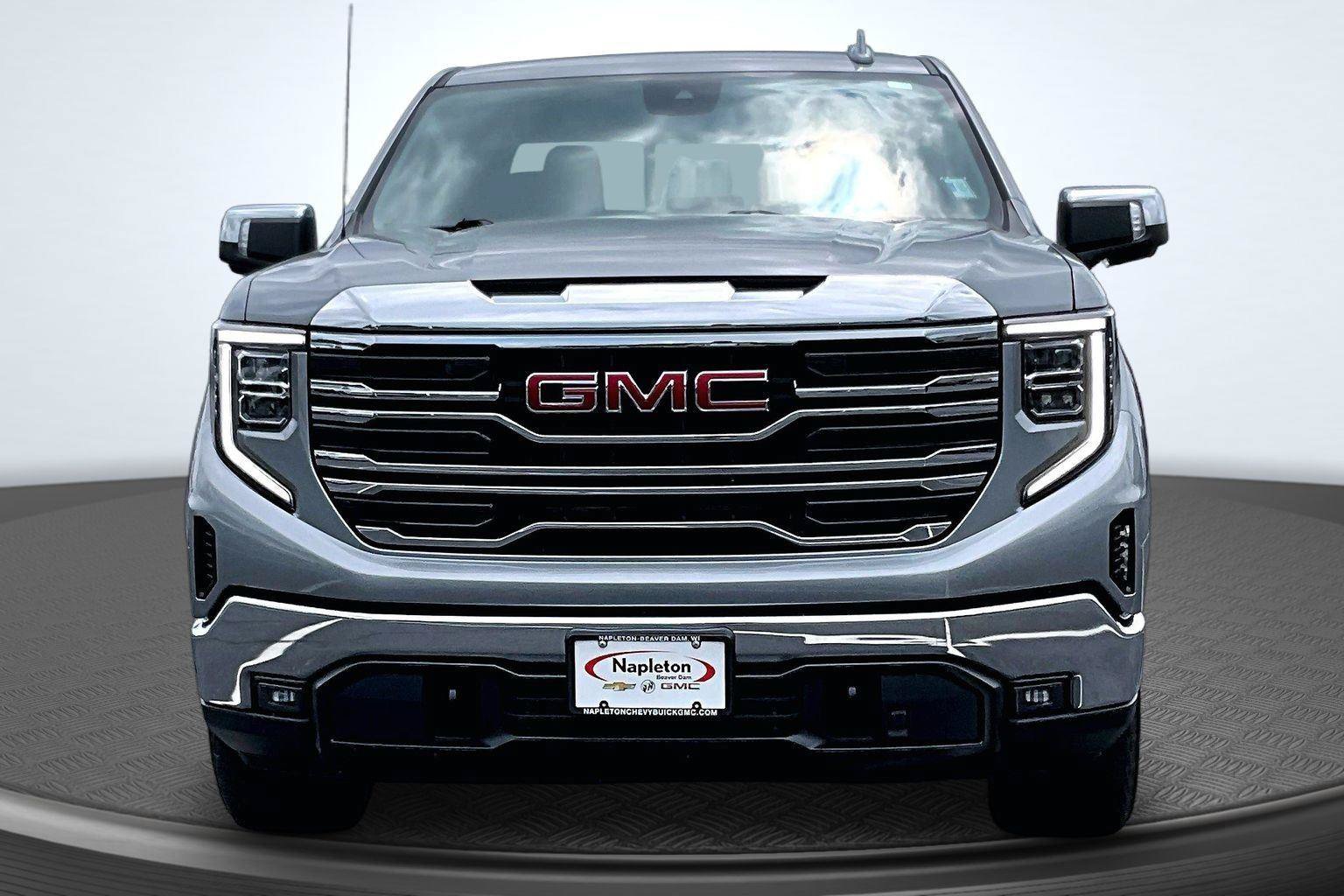 Used 2024 GMC Sierra 1500 SLT w/ SLT Convenience Package AWD/4WD image 3