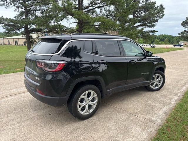 Used 2024 Jeep Compass Latitude image 13