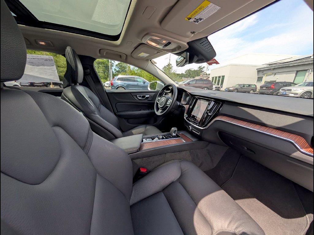 Certified 2025 Volvo V60 B5 Cross Country Plus AWD/4WD image 20