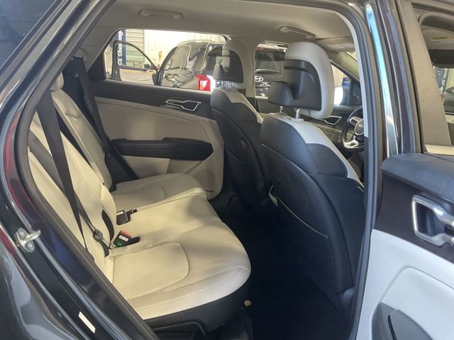 Used 2023 Kia Sportage EX image 11